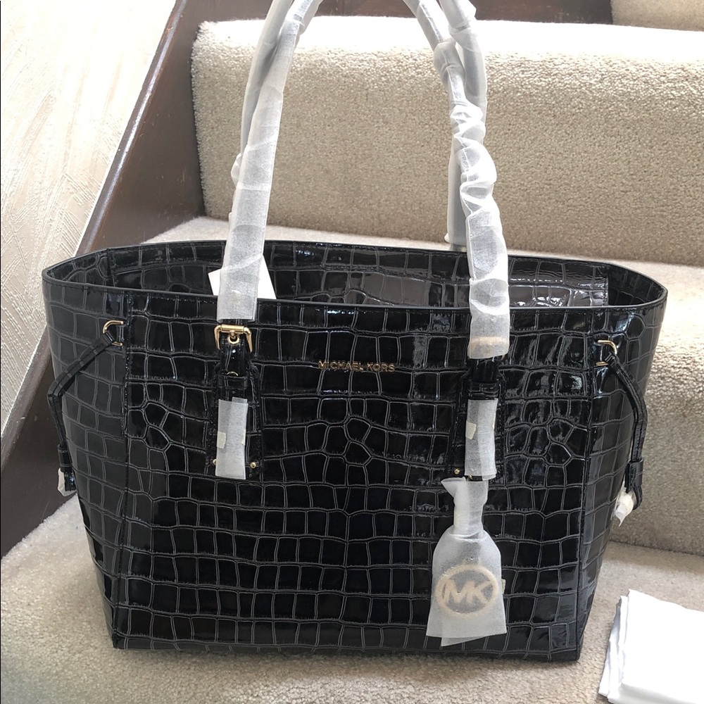 Michael Kors Voyager Tote NWT
